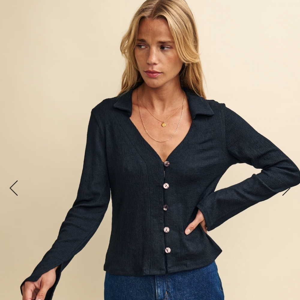 Nobody's Child Black Textured V-neck button Blouse  US 8 (M) NWOT